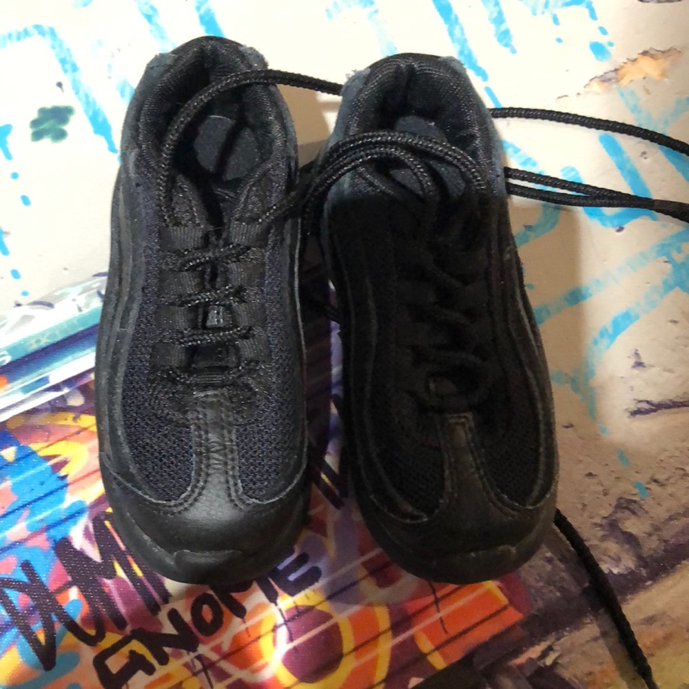 Black airmax size 8c